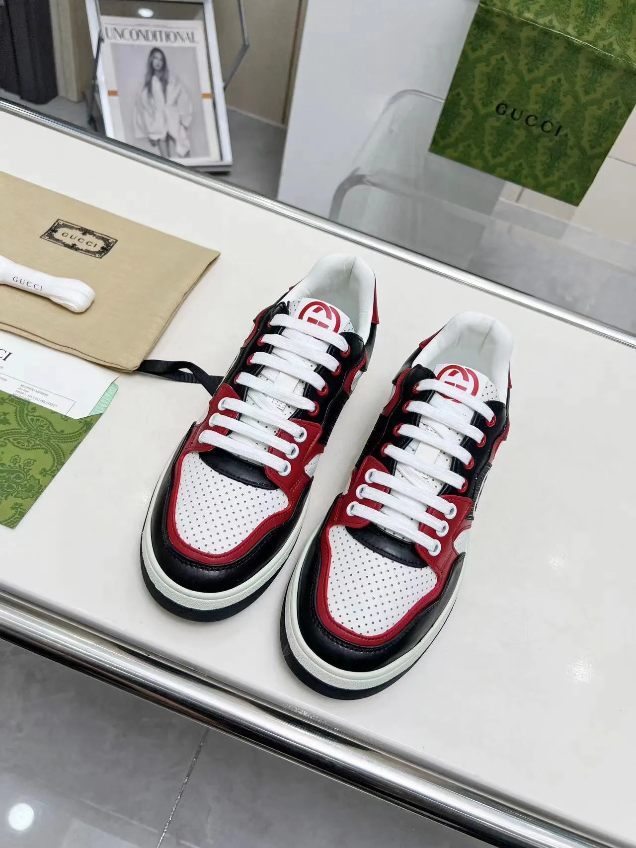 P620 💞💞Gucci G Home’s latest popular sports shoes, couple’s style, casual, retro white shoes 🌸🌸🌸 New popular series. The exquisite and compact interlocking double G logo romantically interprets the aesthetic concept of this series. Made of off-white leather, retro inspiration is cleverly blended into the sneaker design to reinterpret the brand logo. Exquisitely packaged at the delivery counter 🛍📦 ▪️Fabric: Original custom-made imported first-layer cowhide leather ▪️Lining: Original custom-made imported cowhide lining ▪️Outsole: Original molded two-color TPU outsole ▪️Size: Women's 35-40 / Men's 39-45